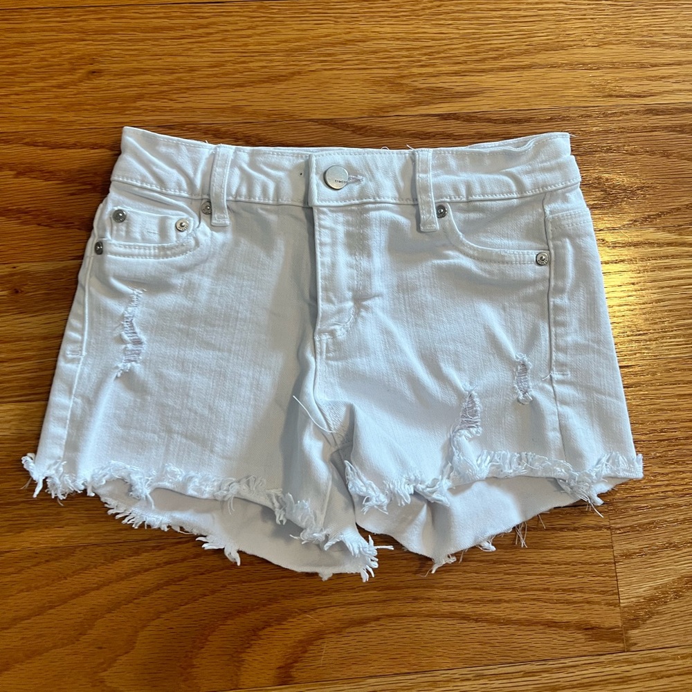 GIRLS size 7 Tractr distressed, raw hem white denim shorts